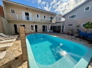 Casa de 6 quartos, Itanhaém · Casa com 6 quartos e piscina em Itanhaém.