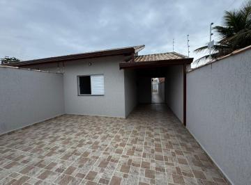 Casa de 2 quartos, Itanhaém · Casa à 950m do mar, com 2 quartos, piscina e área gourmet. Localizado em Itanhaém.