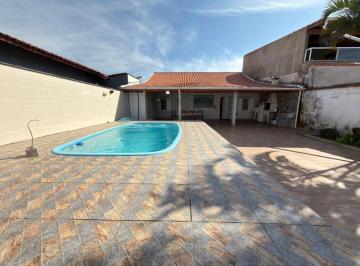 Casa de 2 quartos, Itanhaém · Casa à 400m do mar, com 2 quartos, piscina e área gourmet. Localizado em Itanhaém.