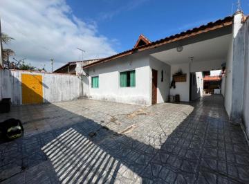 Casa de 3 quartos, Peruíbe · Casa à 850m do mar, com 3 quartos, piscina e churrasqueira. Localizado em Peruíbe.