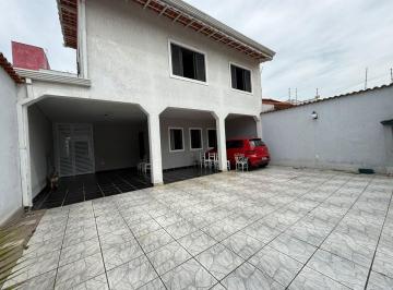 Casa de 5 quartos, Peruíbe · Casa com 5 quartos e área gourmet em Peruíbe.
