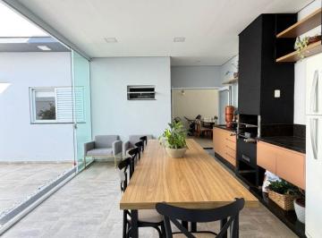 Casa de 3 quartos, Sorocaba · Linda Casa Térrea em Condomínio à Venda com 03 suítes e piscina.