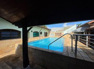 Casa de 4 quartos, Peruíbe · Casa à 100m do mar, com 4 quartos, com piscina e área gourmet. Localizado em Peruíbe.
