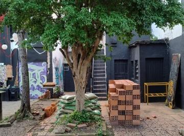 .jpg+2025-12-08 · Casa à venda com pátio e garagem na Cidade Baixa.