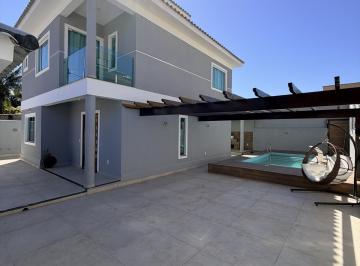 Casa · 190m² · 4 Quartos · 2 Vagas · Duplex de Alto Padrão com Piscina a 1 Quadra da Praia | São Bento da Lagoa
