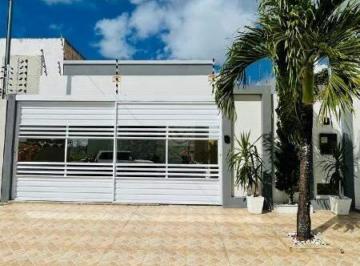 Casa · 200m² · 3 Quartos · 2 Vagas · Luxo, Lazer e Estrutura Impecável no Marianga! Casa com Piscina e Área Gourmet