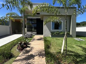 Casa · 136m² · 3 Quartos · 2 Vagas · Casa Contemporânea com 3 quartos no Condomínio Privillege Golf