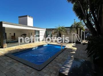 Piscina · Casa à venda no Goiânia, em Belo Horizonte.