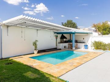 fe12f5e4-a79d-47c8-b7d7-1e6f6c2f094d · Casa para venda em Bosque da Saúde com 5 quartos, sendo 3 suítes, 378m²