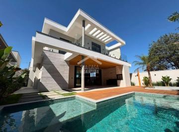 Casa · 358m² · 4 Quartos · 4 Vagas · Sobrado novo com 4 suítes e fino acabamento Condomínio Santa Clara