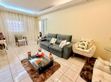 Casa de 6 quartos, Guará · CASA GUARA 5 QUARTOS FINANCIAMENTO PERMUTA VARANDA ARMÁRIOS CHURRASQUEIRA ESCRITÓRIO 4 VAGAS