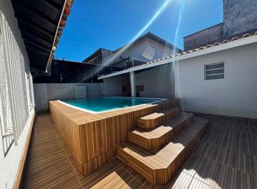 Casa de 4 quartos, Peruíbe · Casa com piscina e 4 quartos em Peruíbe.