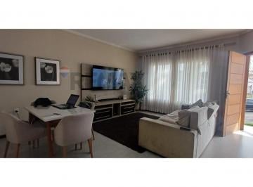 Casa · 250m² · 3 Quartos · 4 Vagas · Casa de Condomínio para venda em Centro de 250.00m² com 3 Quartos, 1 Suite e 4 Garagens