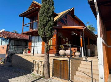 Casa · 260m² · 3 Quartos · 1 Vaga · Casa para venda em Chácaras Maringá de 260.00m² com 3 Quartos, 1 Suite e 1 Garagem