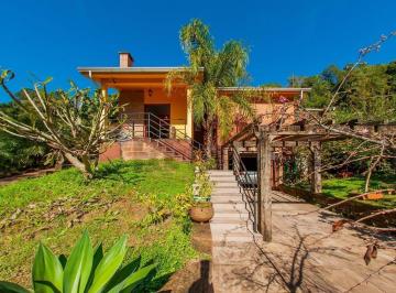 Casa · 270m² · 3 Quartos · Privacidade, natureza e lazer em perfeita harmonia.