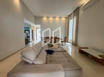Casa · 182m² · 3 Quartos · 4 Vagas · Casa de Condomínio para alugar em Horto de 182.00m² com 3 Quartos, 1 Suite e 4 Garagens