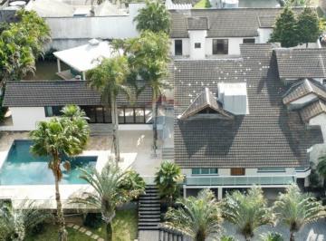 Casa · 562m² · 4 Quartos · 13 Vagas · Casa de Condomínio para alugar em Arujazinho Iii de 562.00m² com 4 Quartos, 3 Suites e 13 Garagens