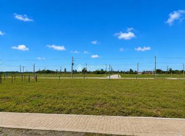 Terreno · 300m² · Lote matriculado e financiável no loteamento Reserva do Lago a 500 mts da lagoa de ibiraquera