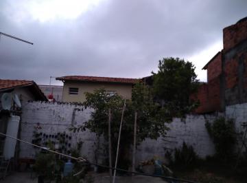 Casa de 4 quartos, Mogi das Cruzes · Duas Casas no Mesmo Terreno – 260 m² com Excelente Potencial para Comércio