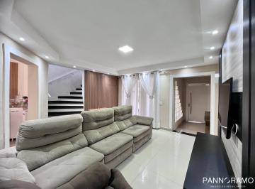 Casa · 160m² · 3 Quartos · 4 Vagas · Sobrado com 03 quartos (sendo um suíte) a venda no bairro Fazendinha!
