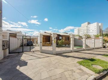 Casa · 139m² · 3 Quartos · 3 Vagas · Casa em Centro
