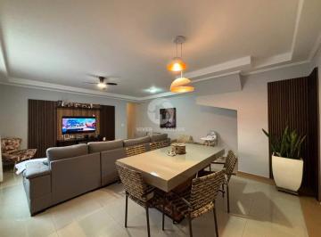 Casa · 213m² · 4 Quartos · 2 Vagas · Casa Sobreposta Baixa, 4 Dormitórios, 2 Suítes e Piscina na Vila Mathias – Santos/SP