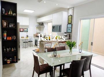 Casa · 155m² · 3 Quartos · 2 Vagas · Casa no Roosevelt com 3 quartos sendo 1 suíte