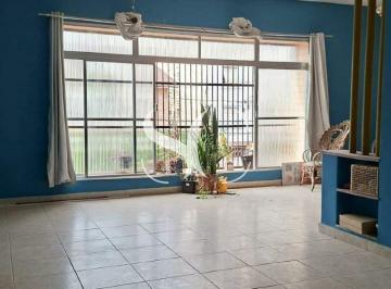 Apartamento · 145m² · 4 Quartos · 1 Vaga · Vende-se apartamento de 04 dormitórios sendo 01 suíte no bairro de Gonzaga em Santos