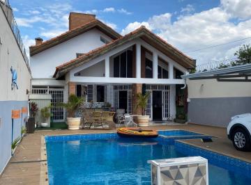 Casa · 300m² · 3 Quartos · 3 Vagas · Casa Automatizada com Piscina e Porteira Fechada