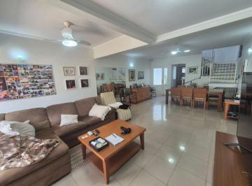 Casa · 236m² · 3 Quartos · 3 Vagas · Casa ampla com 3 suítes,  confortável e em localização privilegiada ? Oportunidade imperdível!