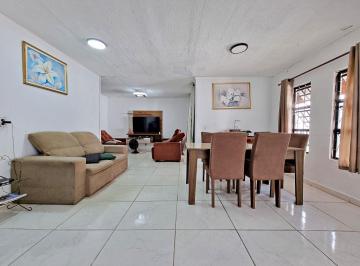 Casa · 95m² · 3 Quartos · 2 Vagas · OPORTUNIDADE! Casa ampla, terreno de 250 m², quintal grande, bem localizada no bairro Maria Eugênia!