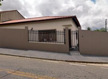 Casa · 86m² · 3 Quartos · 2 Vagas · Casa térrea a venda de esquina, no Jardim Simus com três dormitórios sendo uma suite, sala e cozinha