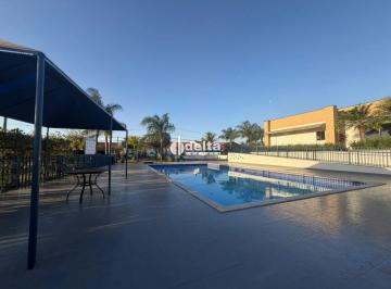 Casa · 145m² · 3 Quartos · 2 Vagas · Casa com 3 quartos sendo 1 suíte disponível para locação no bairro Aclimação em Uberlândia-MG