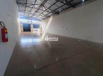 Comercial · 260m² · 3 Vagas · Galpão disponível para locação no bairro Osvaldo Rezende em Uberlândia-MG.