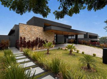 Casa · 451m² · 4 Quartos · 6 Vagas · Saint Patrick ? casa térrea com 4 suítes, piscina de raia, SPA e cinema