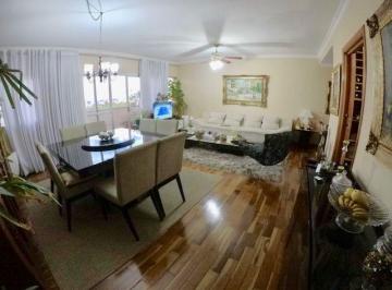 Apartamento · 131m² · 3 Quartos · 2 Vagas · Espaço, Conforto e Localização Imbatível: Amplo Apartamento de 132m² no Edifício Moreira Cesar