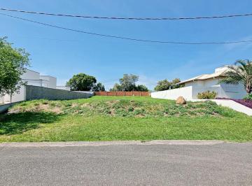 Terreno · 805m² · TERRENO PLANO! Terreno em condomínio fechado, com lazer completo e vista única! Village Araçoiaba!