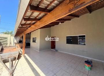 Casa · 258m² · 3 Quartos · 3 Vagas · Casa com 3 quartos sendo 1 suíte disponível para venda no bairro Alto Umuarama em Uberlândia-MG