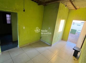Casa · 200m² · 5 Quartos · 2 Vagas · Casa sobrado à venda na QR 419 de Samambaia | 5 quartos e varanda.