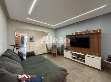 Casa · 226m² · 3 Quartos · 4 Vagas · Condomínio Villaggio Fiorentino - Casa com 3 suítes e área gourmet à venda no Condomínio Villaggio F