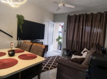 Casa · 70m² · 2 Quartos · 2 Vagas · Casa em condomínio com 2 quartos à venda no bairro Vila Veloso em Carapicuíba com 70m² e 2 vagas de 