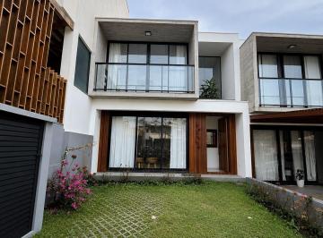 Casa · 99m² · 2 Quartos · 2 Vagas · Sobrado No Bairro Ferraz, Garopaba/SC