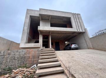 Casa · 240m² · 4 Quartos · 2 Vagas · Casa Semiacabada à Venda no Bairro Santa Matilde