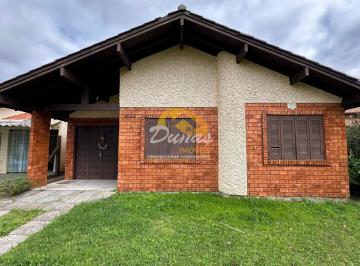 Casa · 111m² · 4 Quartos · CASA COM 4 DORMITÓRIOS EM NOVA TRAMANDAÍ - PRÓXIMA AO MAR!