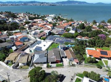 Casa · 150m² · 3 Quartos · 2 Vagas · Casa Térrea com 3 Dormitórios, Suíte, Piscina com Vista Mar e Edícula no Centro Histórico de São Jos