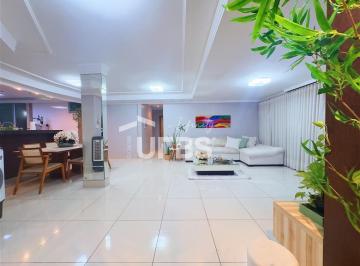 Casa · 410m² · 3 Quartos · 4 Vagas · Casa térrea no Setor Coimbra  Descubra esta residência térrea de alto padrão no Setor Coimbra.
