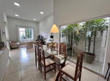 Casa · 198m² · 3 Quartos · 4 Vagas · Casa com 198m² à venda no Osvaldo Rezende