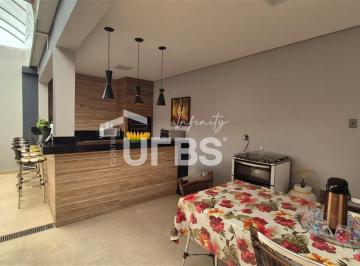 Casa · 199m² · 3 Quartos · 3 Vagas · Casa com 199,98m² 3 quartos à venda no bairro Marta Helena