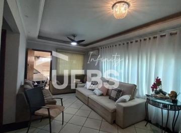 Casa · 231m² · 4 Quartos · 2 Vagas · Casa com 231m² 4 quartos à venda no Santa Mônica