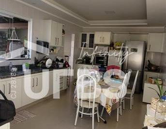 Casa · 194m² · 3 Quartos · 4 Vagas · Casa com 194,23m² 3 quartos à venda no bairro Custodio Pereira